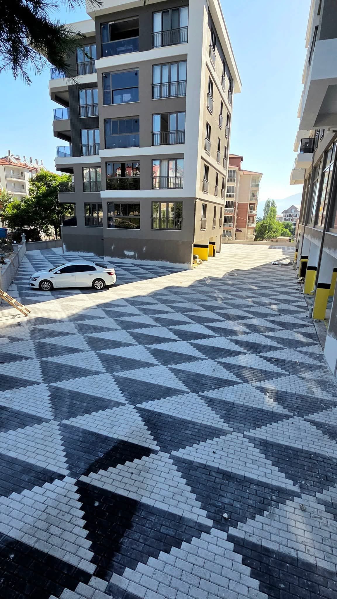 Kilit taşı uygulaması